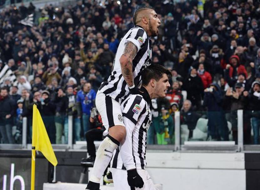 Arturo Vidal e Alvaro Morata fanno festa: la Juventus ha battuto il Milan 3-1 a Torino. In gol  Tevez, Antonelli, Bonucci  e Morata. Ansa